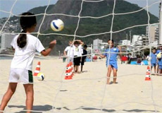 Esportes para crianças - Futebol de areia (Foto: getty images)